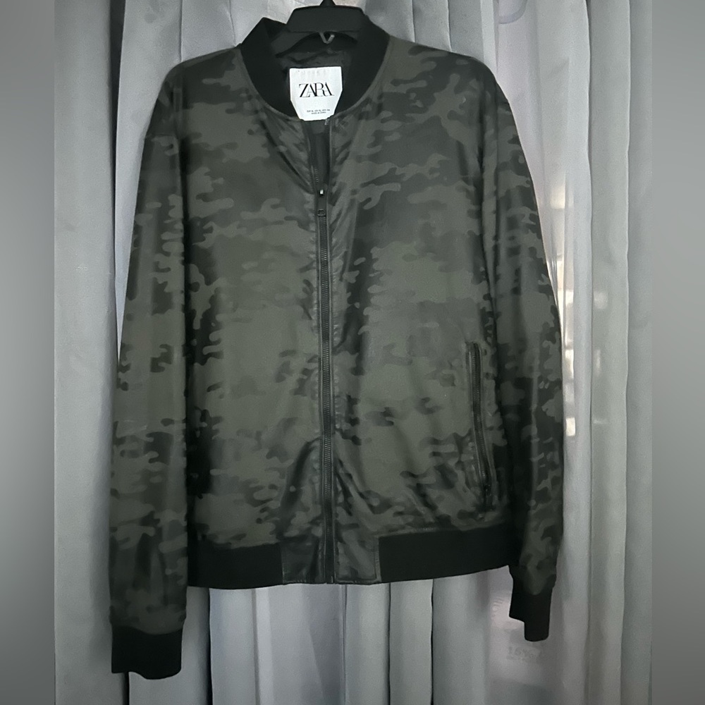 Zara men’s black camo bomber jacket
